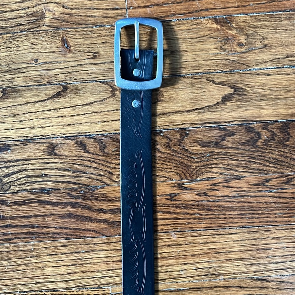 Vintage Men’s black embossed leather belt. Width 1.25” End to end 36 inches
